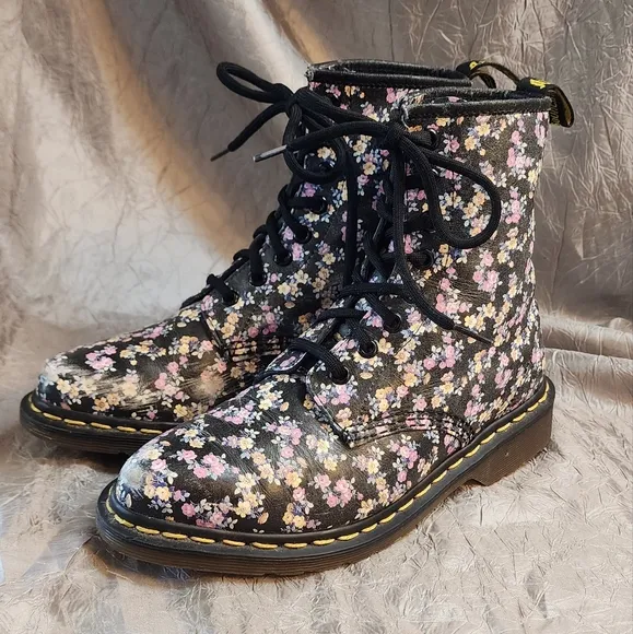 DR. MARTENS VINTAGE POINTED TOE BOOTS SZ 7