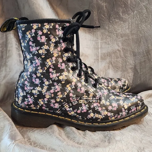 DR. MARTENS VINTAGE POINTED TOE BOOTS SZ 7