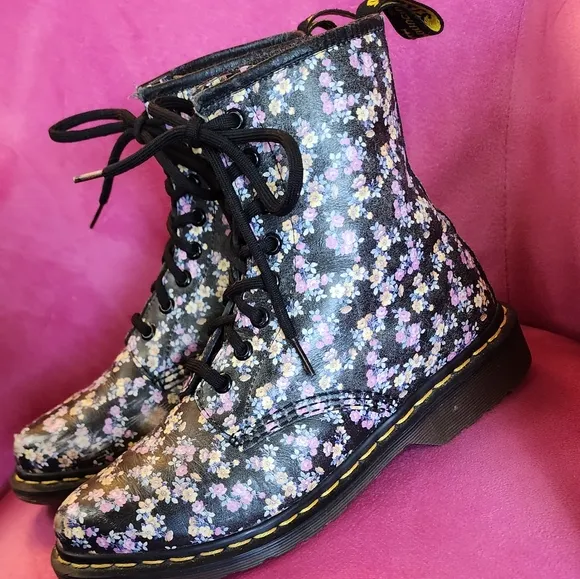 DR. MARTENS VINTAGE POINTED TOE BOOTS SZ 7