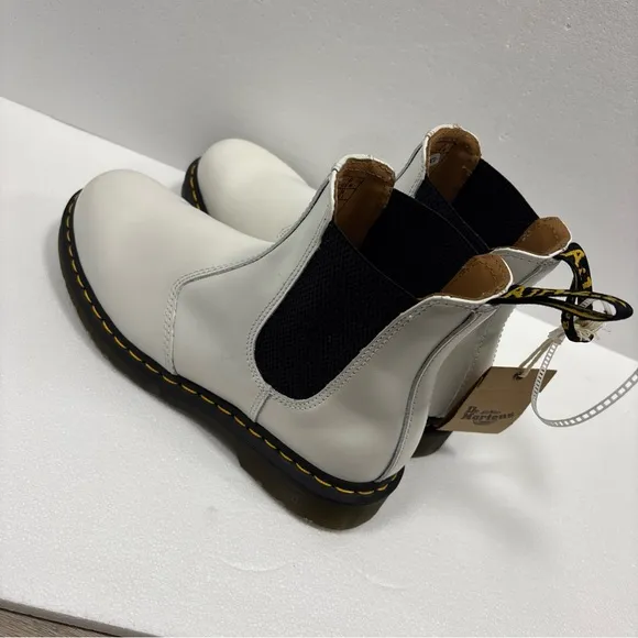 Dr. Martens white Air Wair bouncing soles white leather Chelsea boots size 8