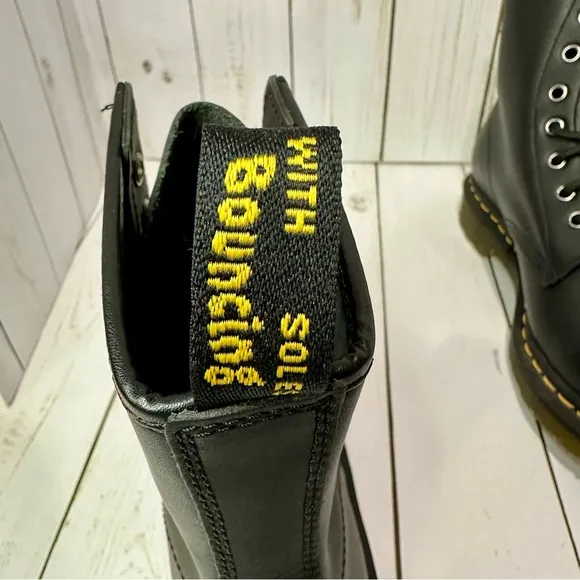 Dr Martens Women Sz 7 Black 1460 Smooth Leather Combat Boots Doc Grunge Goth