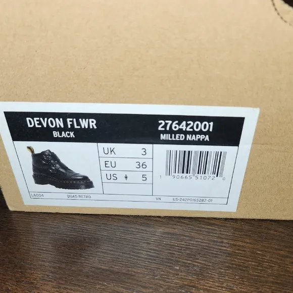 Dr Martens Womens DEVON HEART Leather Platform Buckle Boots Size 6 US NEW