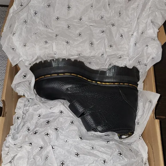 Dr Martens Womens DEVON HEART Leather Platform Buckle Boots Size 6 US NEW