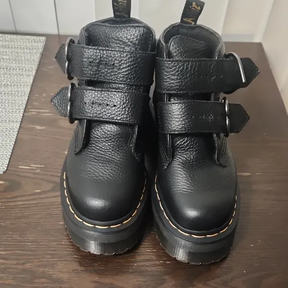 Dr Martens Womens DEVON HEART Leather Platform Buckle Boots Size 6 US NEW