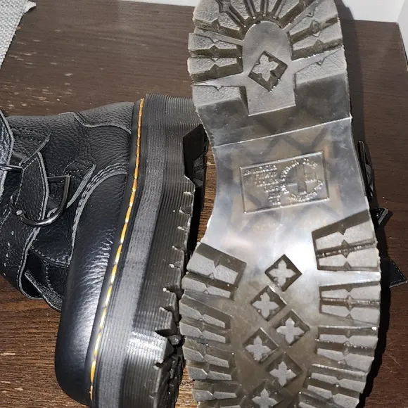 Dr Martens Womens DEVON HEART Leather Platform Buckle Boots Size 6 US NEW
