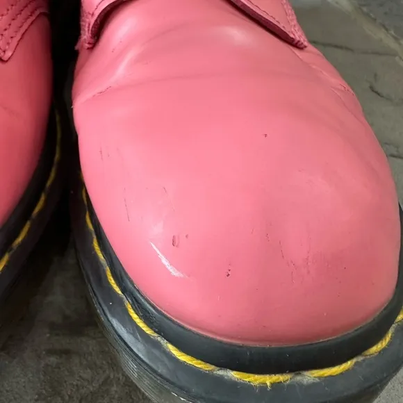 Dr Martins 1460 SMOOTH LEATHER LACE UP BOOTS COLOR: Acid Pink