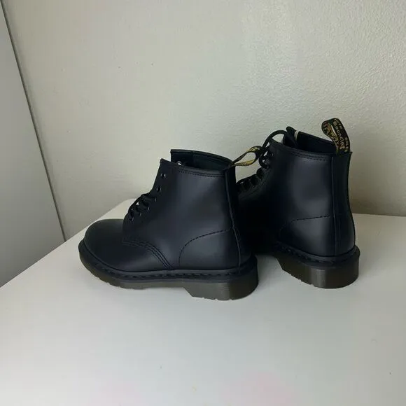 Dr.Martens 101 SMOOTH LEATHER ANKLE BOOTS size 6 M