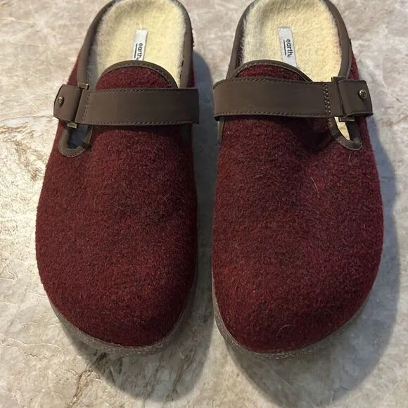 EARTH Merlot Wool Clogs Size 11