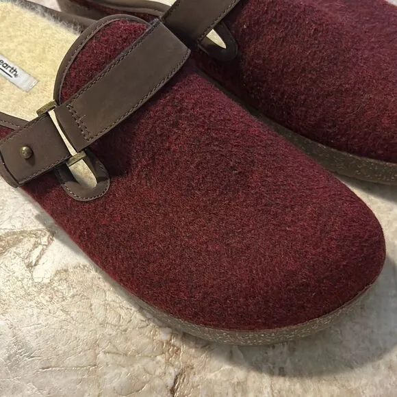 EARTH Merlot Wool Clogs Size 11