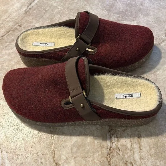 EARTH Merlot Wool Clogs Size 11