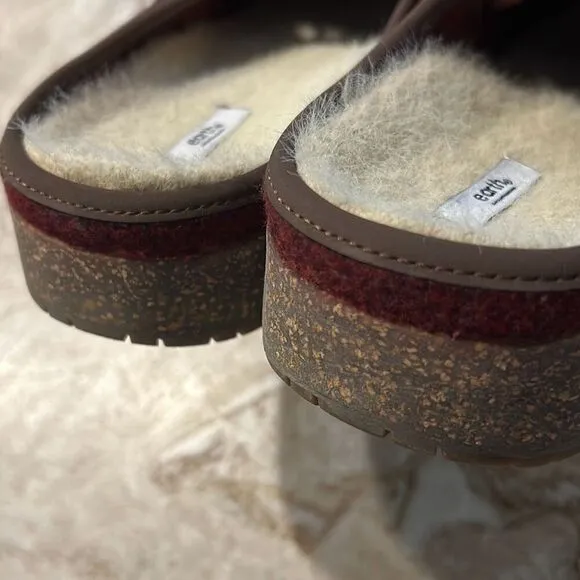 EARTH Merlot Wool Clogs Size 11