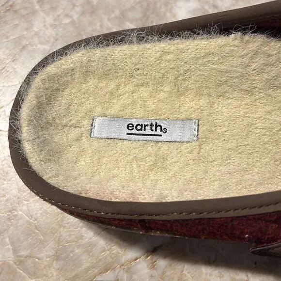 EARTH Merlot Wool Clogs Size 11