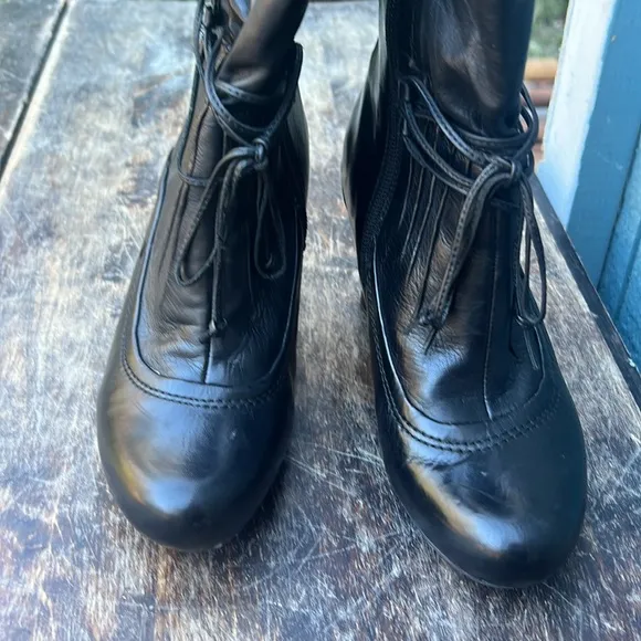 Earthies Elganza ankle heeled boots quality stylish old timey soft leather sz 7