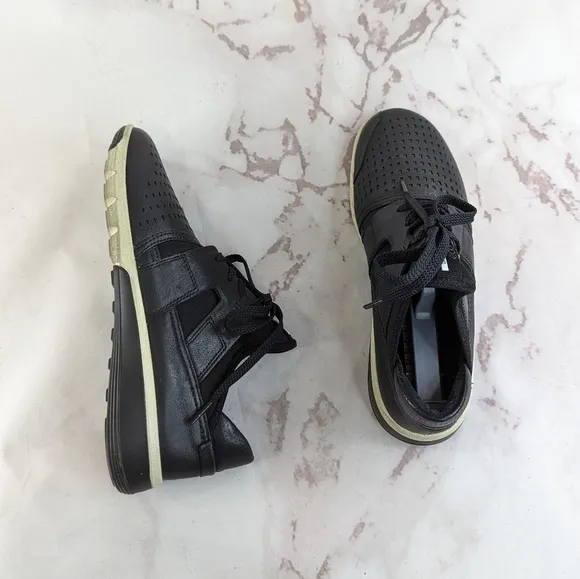 Ecco Sneakers Womens Size 37 6.5 Intrinsic Black Leather Perf Lace Up Shoes