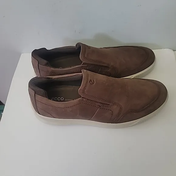 ECCOMen's Byway Slip-On Leather Sneakers