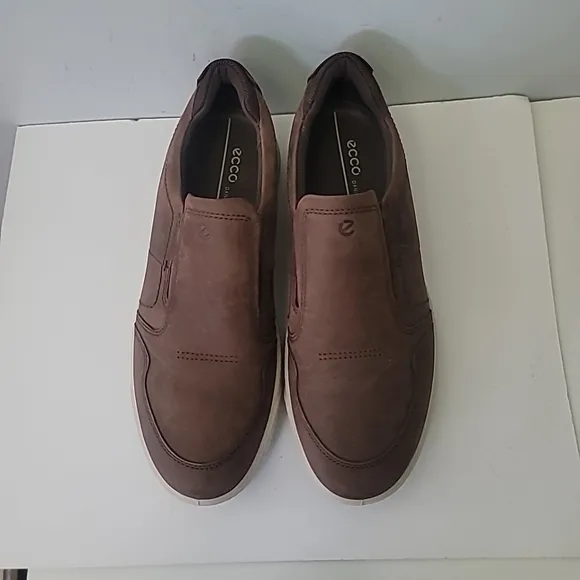 ECCOMen's Byway Slip-On Leather Sneakers