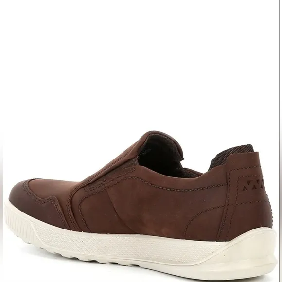 ECCOMen's Byway Slip-On Leather Sneakers