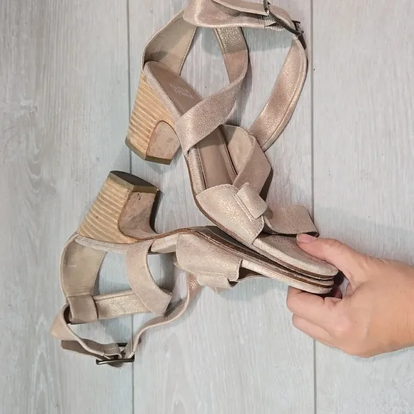 Eileen Fisher Women Patsy Metallic Leather Heels Sandals sz 8 shoes