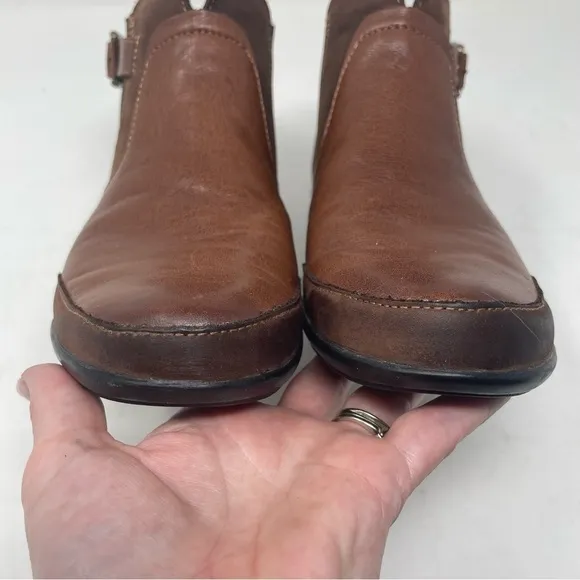 Essence by Aetrex “Amy” Ankle Boots – Brown – Size 7