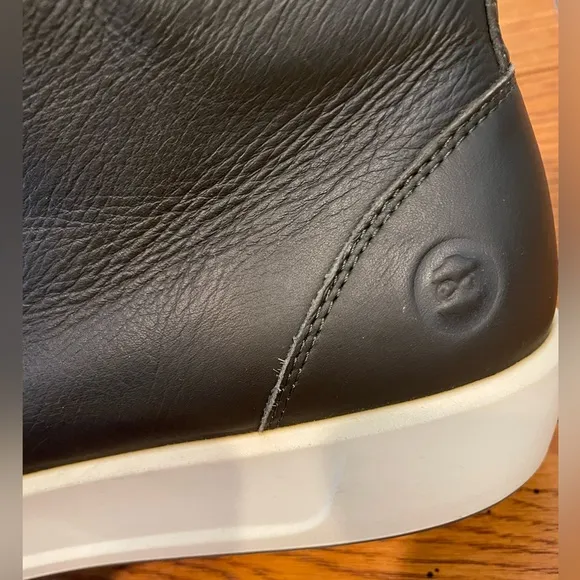 EUC ECCO Dritan black shoes, size 10/44, lace up
