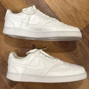 ;EUC) Nike Men’s Court Vision Low Next Nature Sneakers DH2987-100 (Size: 10)