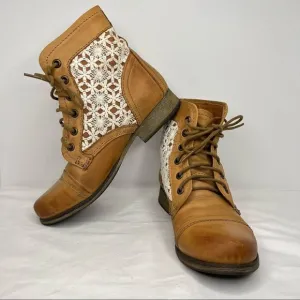 EUC ✨ Steve Madden Thundr-C Cognac Multi Crocheted Lace-Up Ankle Boots 5.5