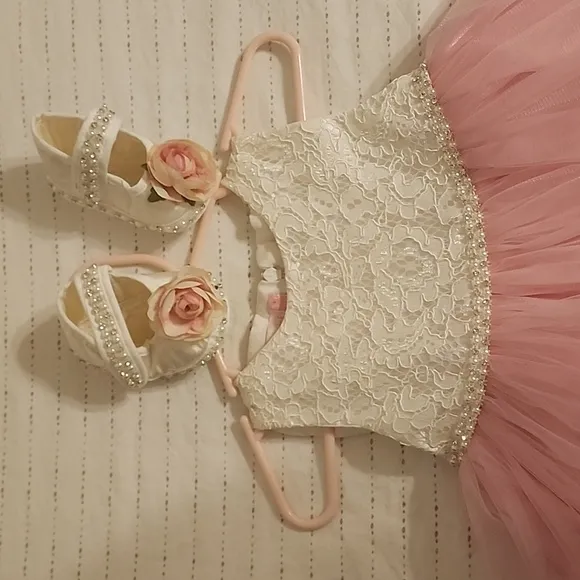 Fancy dress with matching shoes size 3-6 m