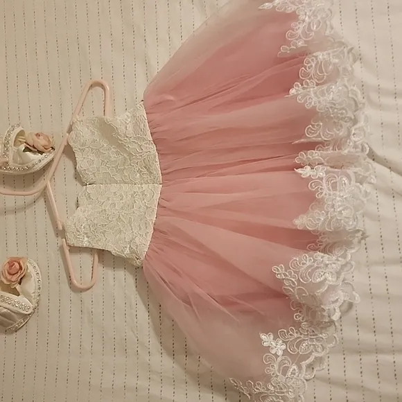 Fancy dress with matching shoes size 3-6 m