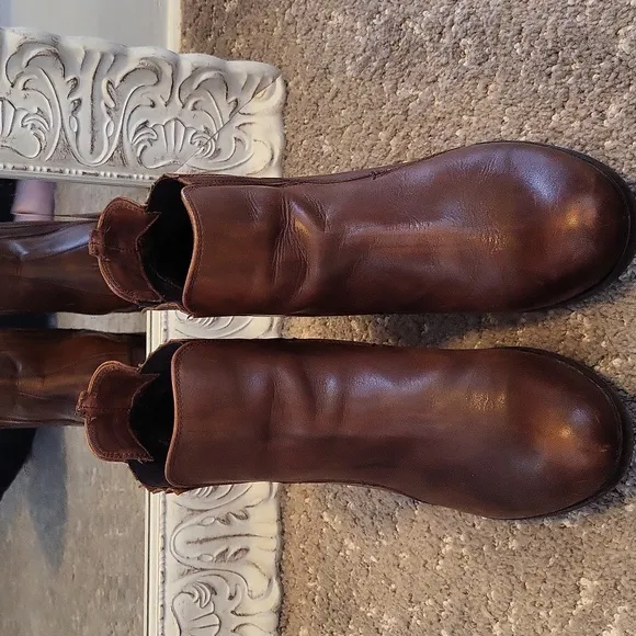 FIDJI Cognac Brown Leather Ankle Boots