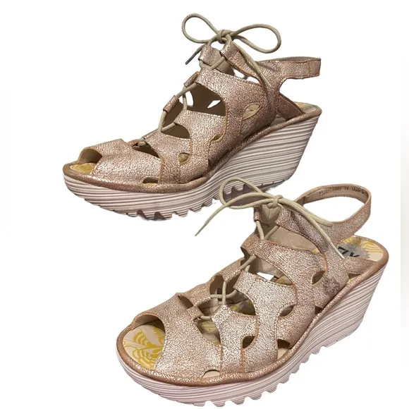 FLY LONDON Yeli Wedge Sandals