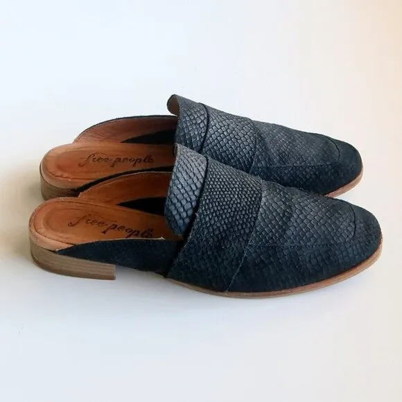 Free People At Ease Black Snakeskin Leather Low Heel Mules / Slip-on Shoes Size