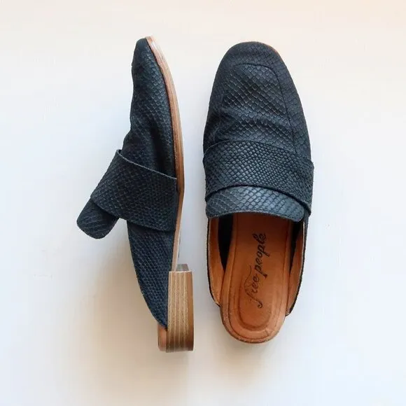 Free People At Ease Black Snakeskin Leather Low Heel Mules / Slip-on Shoes Size