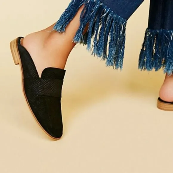 Free People At Ease Black Snakeskin Leather Low Heel Mules / Slip-on Shoes Size