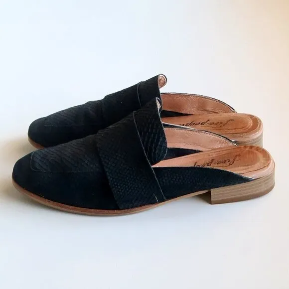 Free People At Ease Black Snakeskin Leather Low Heel Mules / Slip-on Shoes Size