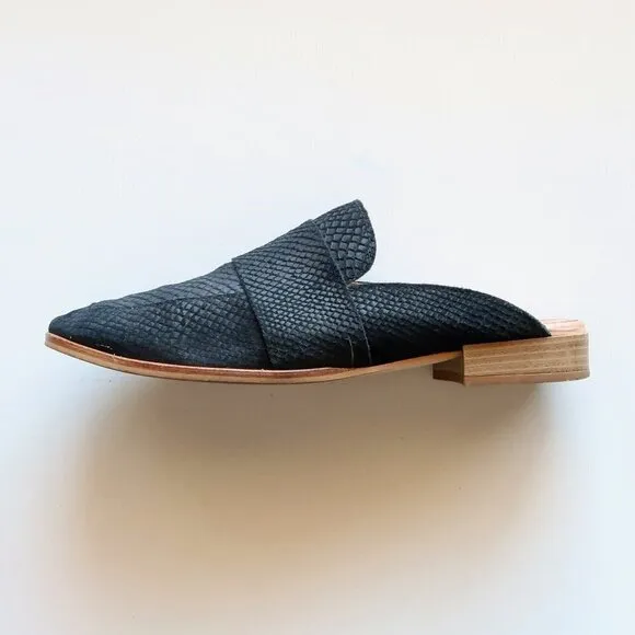 Free People At Ease Black Snakeskin Leather Low Heel Mules / Slip-on Shoes Size