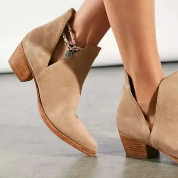 Free People Charm Double V Ankle Boots Booties Slip-On Suede Block Heel Beige 40