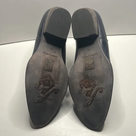 Free People - Charmed Double-V Ankle Bootie Women Size EU 37/US 7