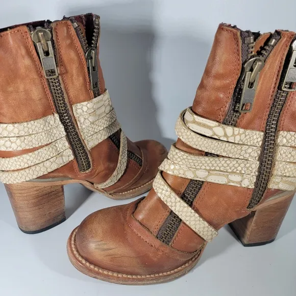 Freebird by Steven Balboa Tan Leather Ankle Boots Zippers Snakeskin Straps Sz 7