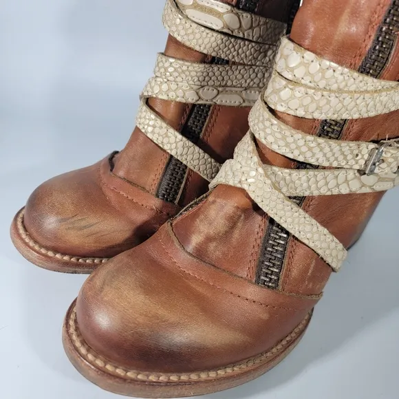 Freebird by Steven Balboa Tan Leather Ankle Boots Zippers Snakeskin Straps Sz 7
