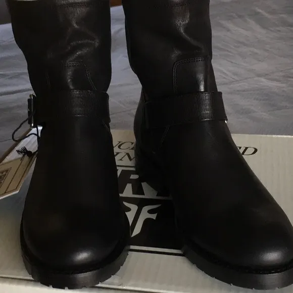 Frye Buckle leather boots 👢