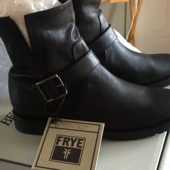 Frye Buckle leather boots 👢