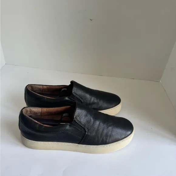 Frye Ivy Slip On Sneakers. Size 8