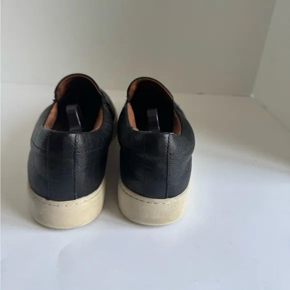 Frye Ivy Slip On Sneakers. Size 8