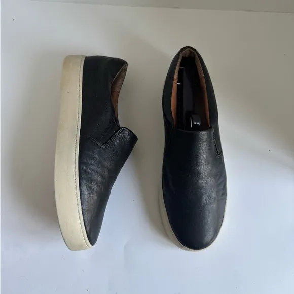 Frye Ivy Slip On Sneakers. Size 8