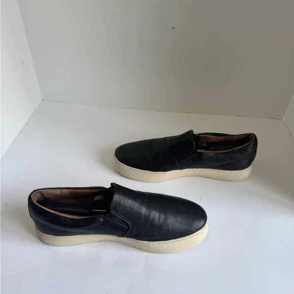 Frye Ivy Slip On Sneakers. Size 8