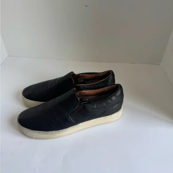 Frye Ivy Slip On Sneakers. Size 8