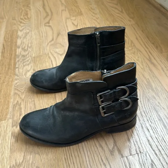 FRYE Molly D Ring Black Leather Booties