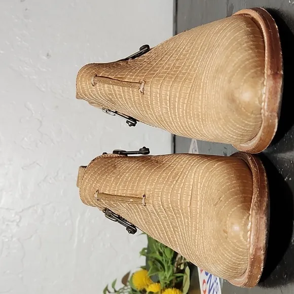 FRYE Shacha Moto Shortie  Reptile Embossed Bootie 8.5B