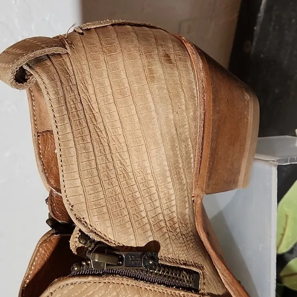 FRYE Shacha Moto Shortie  Reptile Embossed Bootie 8.5B