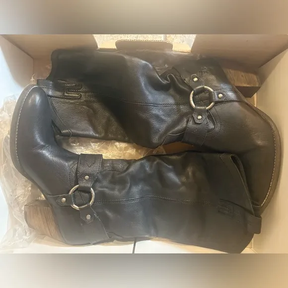 Frye Taylor Harness Women's Black leather slouch Boots Size 8 beautiful with Box